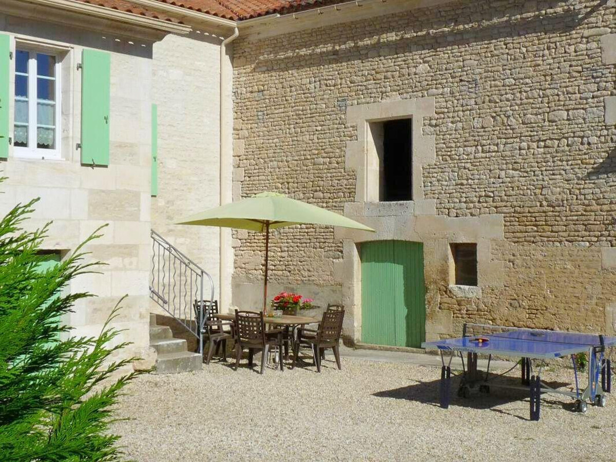 Gîte en pierres avec poêle, terrasse et cour close à Asnières-sur-Nouère - Photo 24