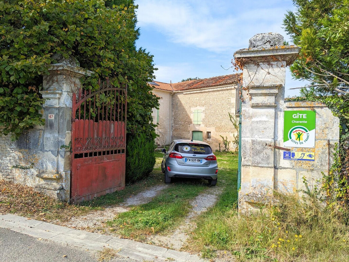 Gîte en pierres avec poêle, terrasse et cour close à Asnières-sur-Nouère - Photo 25