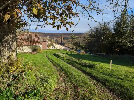Charmant gîte à Torsac avec terrasse, animaux acceptés - Photo 3