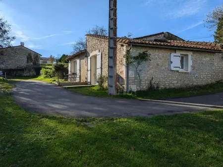 Charmant gîte à Torsac avec terrasse, animaux acceptés - Photo 28