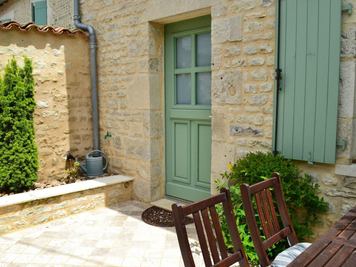 Gîte en pierre à Coulonges avec cour privée et vélos - Photo 5