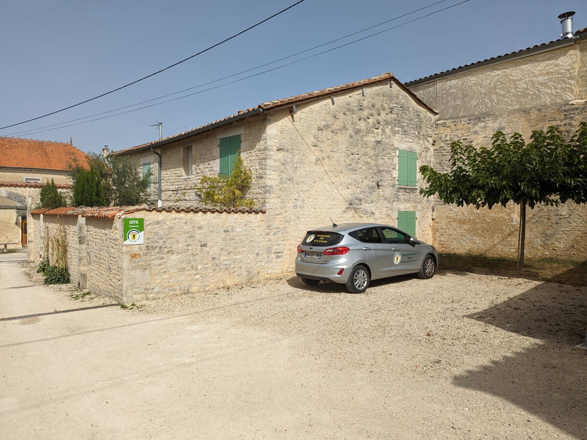 Gîte en pierre à Coulonges avec cour privée et vélos - Photo 16