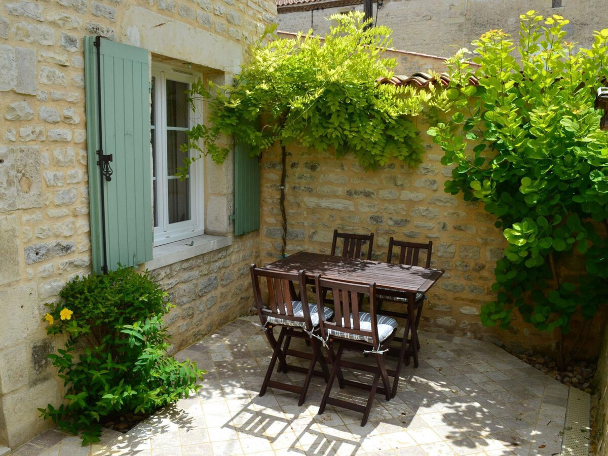 Gîte en pierre à Coulonges avec cour privée et vélos - Photo 20