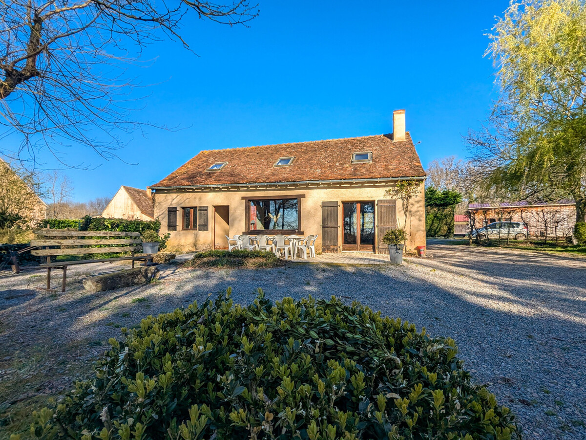 Gîte 9 pers. avec piscine et terrain de sports à Mouhers - Photo 1