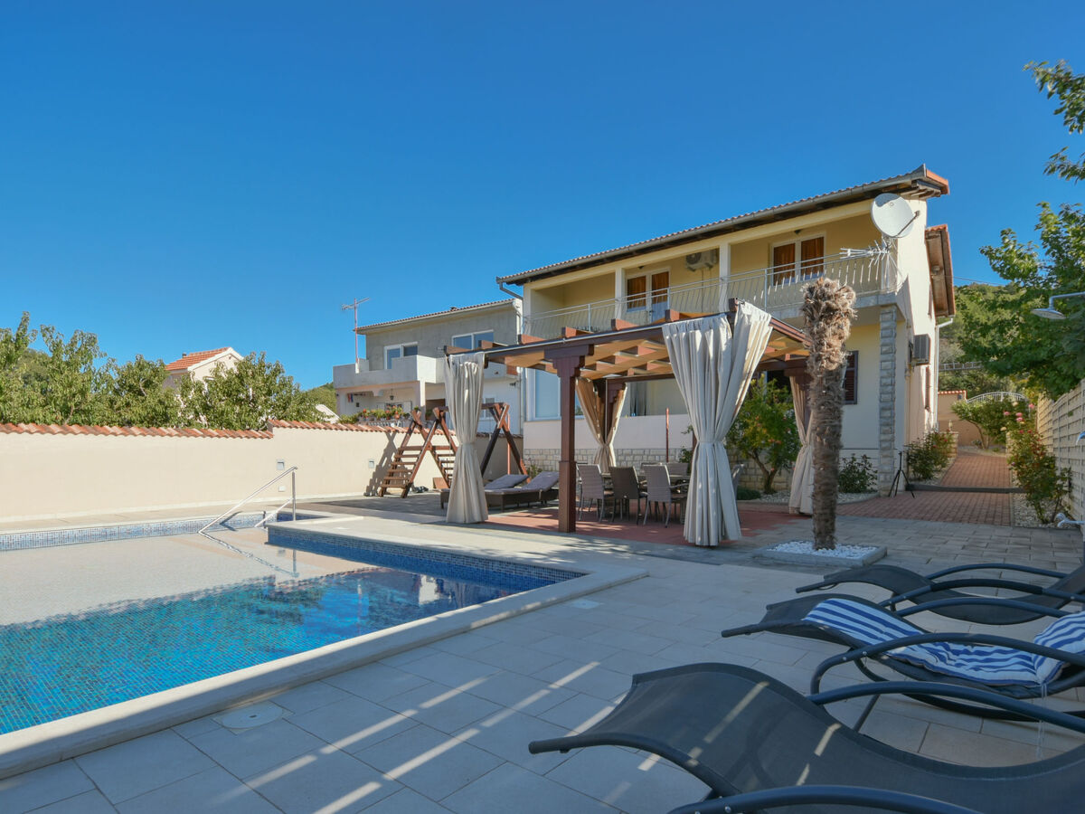 Zorka, maison 8 pers. avec piscine privée à Pirovac - Photo 1