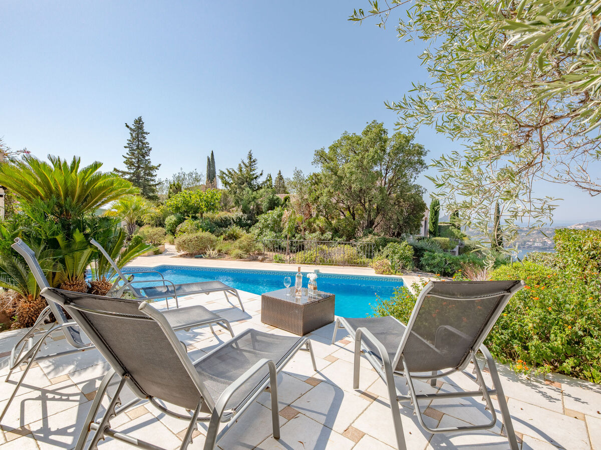 Villa Reves de Rives – piscine et vue mer à Agay - Photo 22