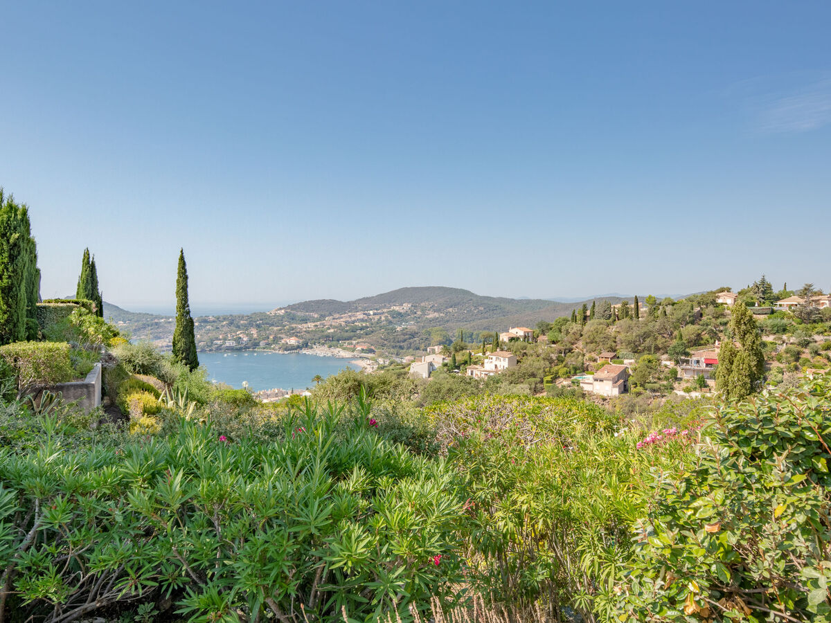 Villa Reves de Rives – piscine et vue mer à Agay - Photo 30