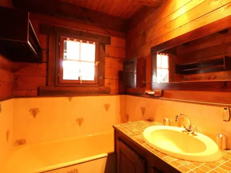 Chalet 4 chambres 100m² avec terrasse et parking aux Carroz : photo 11