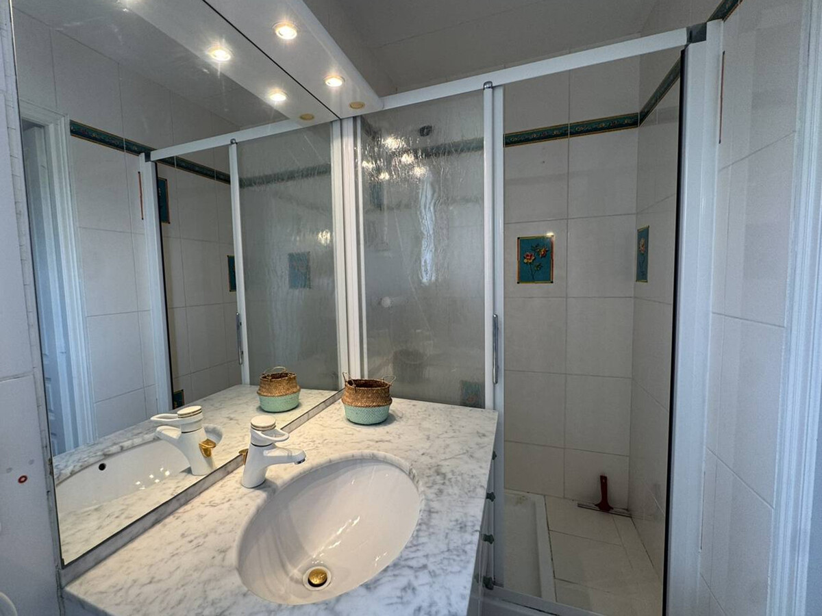 Villa 4 chambres, jardin 150m² et accès plage à Cavalaire - Photo 22