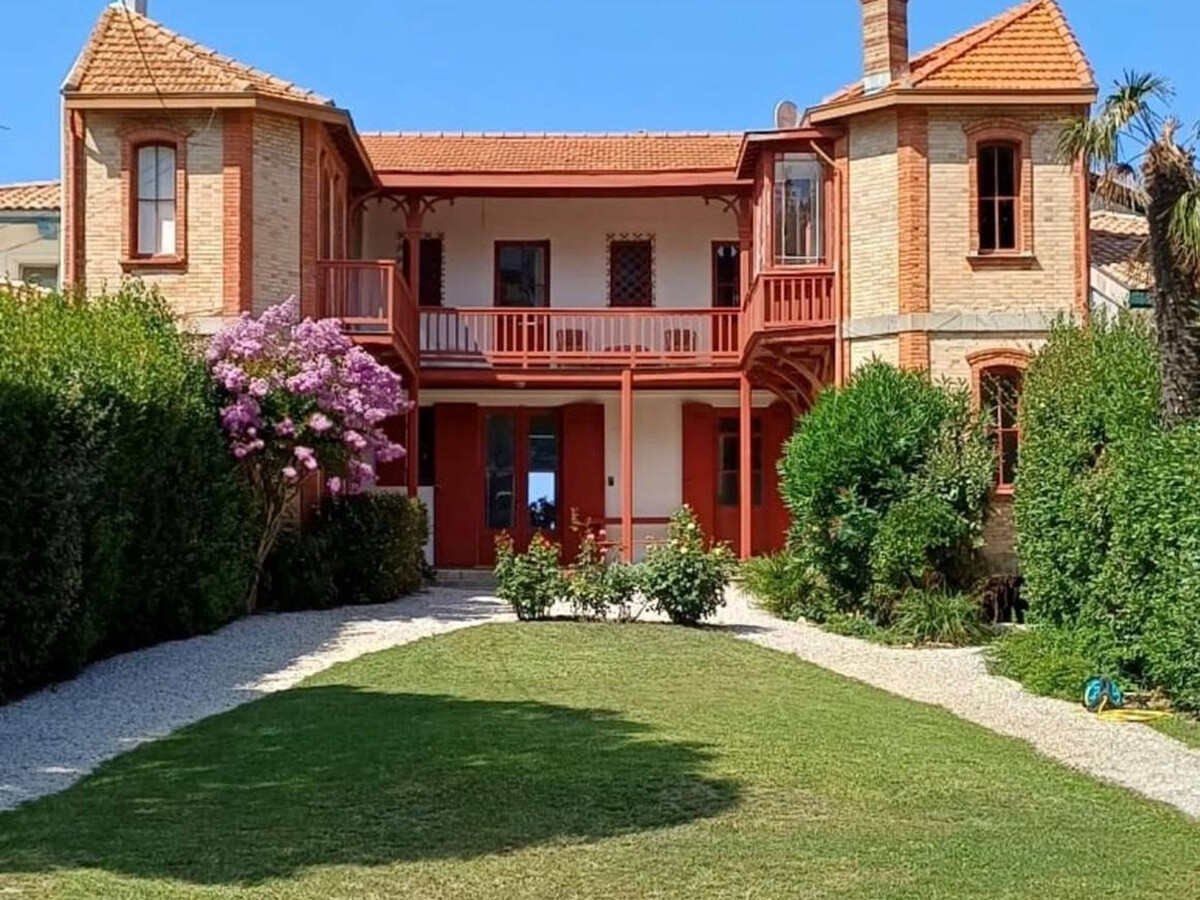 Villa XIXe siècle face mer à Arcachon, accès direct plage - Photo 1