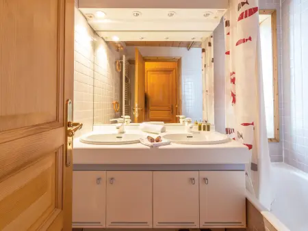 Chalet rustique chaleureux avec cheminée à Val-d'Isère - Photo 10