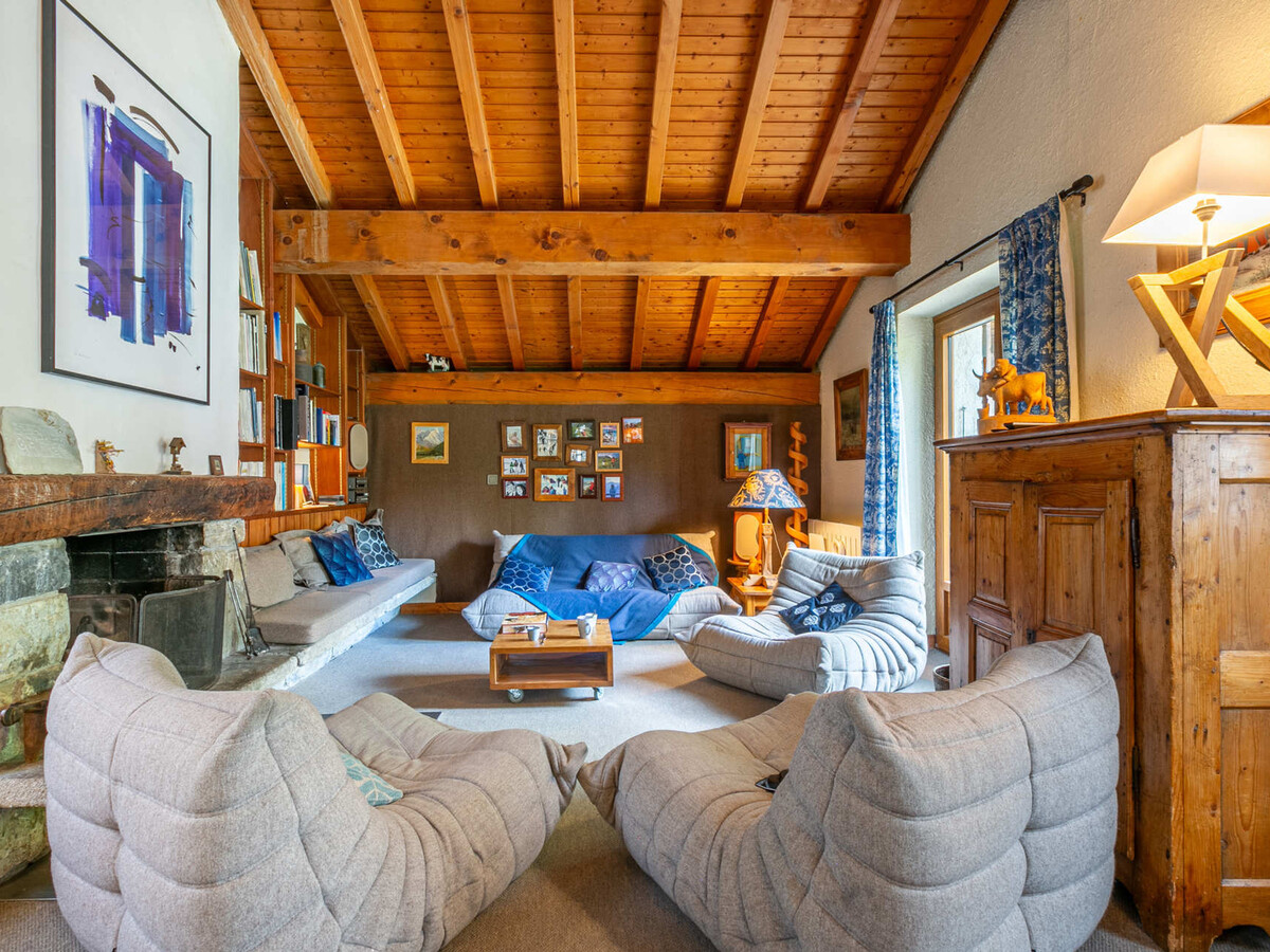 Chalet 137m² Val-d'Isère, garage chauffé à 10 min des pistes - Photo 2
