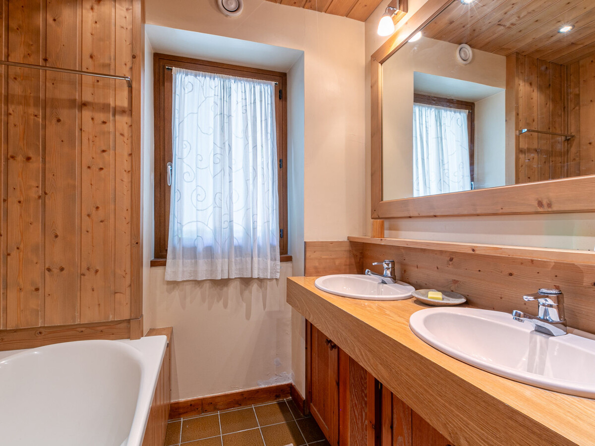 Chalet 137m² Val-d'Isère, garage chauffé à 10 min des pistes - Photo 16