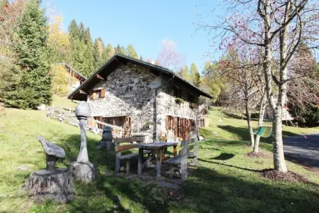 Location chalet à Pieve Tesino, Maison de vacances caractéristique à Pieve Tesino avec jardin