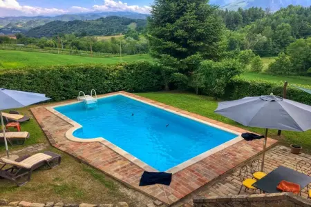 Location villa à Amandola, Refuge pittoresque avec piscine