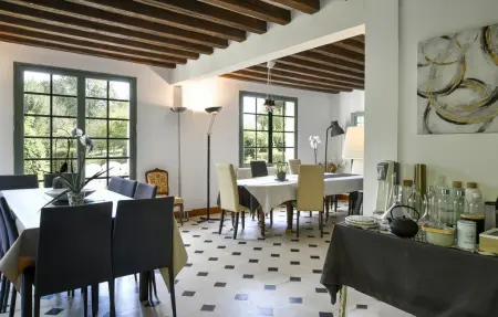 Maison 6 chambres avec piscine chauffée à Yèvre-la-Ville : photo 5