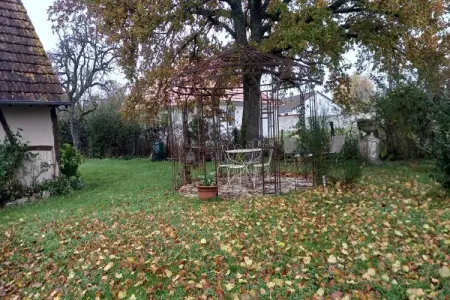 Maison de campagne rénovée à Devay, 5 personnes : photo 4