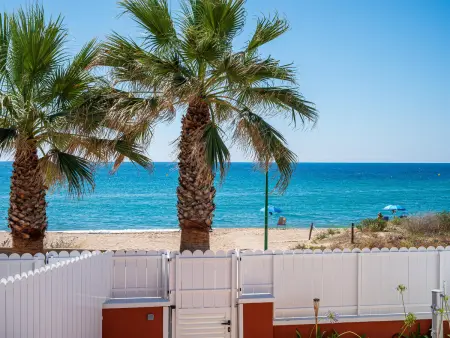 Location maison à Creixell, AT148 Garbí: Casa situada en primera línea de mar en Creixell