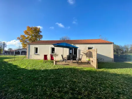 Gîte rénové au cœur du Vignoble Nantais, proche Hellfest, terrasse, jardin clos, parking, vélos à dispo - Photo 1