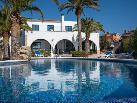 Villa Familiale Moderne avec Piscine Privée et Climatisation - Photo 1