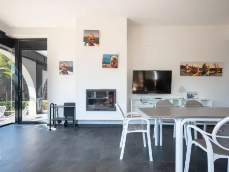 Villa Familiale Moderne avec Piscine Privée et Climatisation - Photo 4