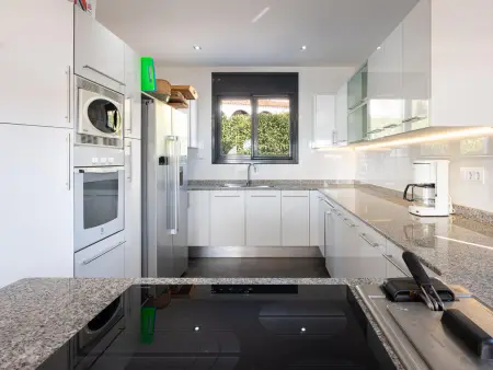 Villa Familiale Moderne avec Piscine Privée et Climatisation - Photo 11