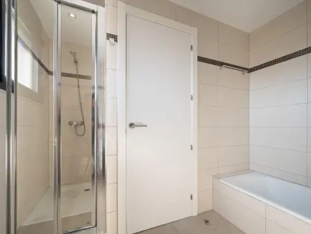 Villa Familiale Moderne avec Piscine Privée et Climatisation - Photo 30