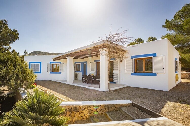 Ses Savines – Maison minimaliste 130 m² avec piscine - Photo 1