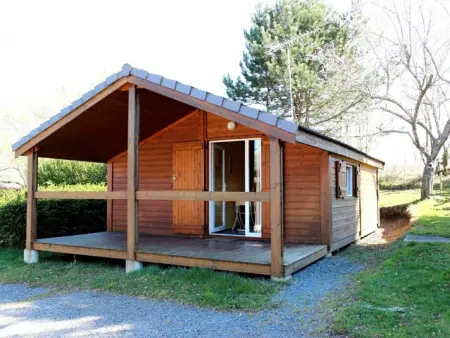 Location gite à Treignat, Chalet familial dans camping avec étang de pêche