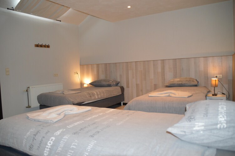 La Ferm'Anne, maison 14 personnes avec piscine intérieure à Verviers - Photo 11