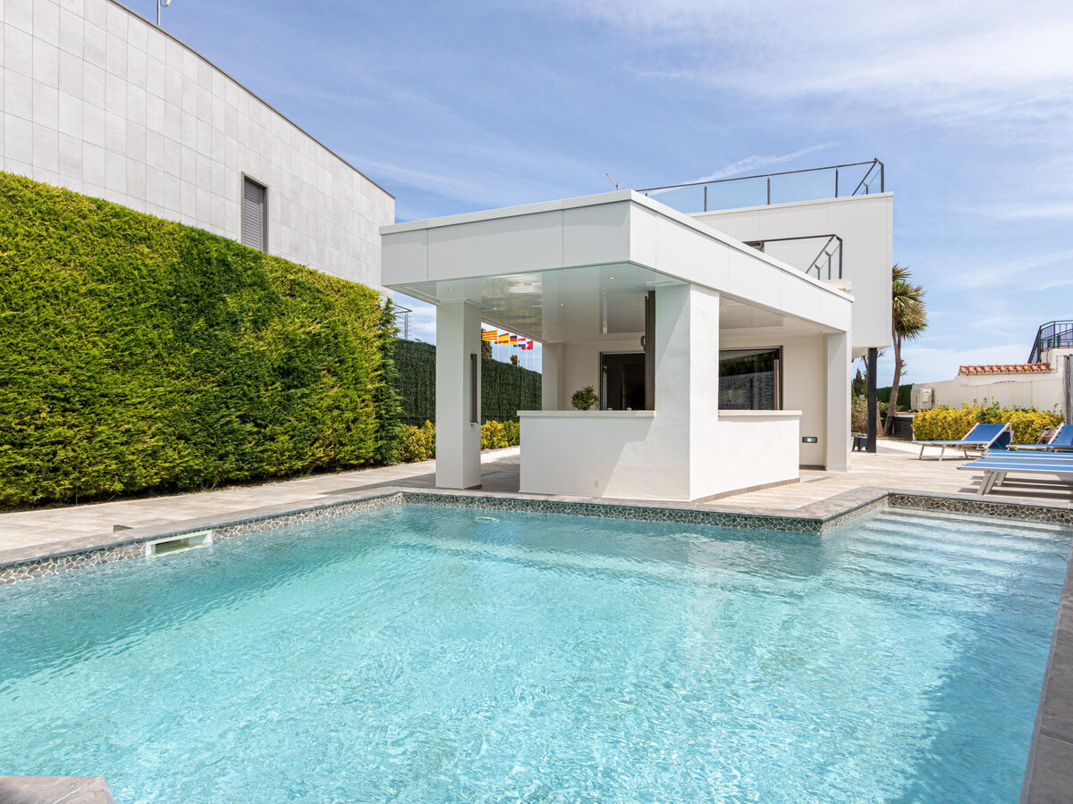 Villa moderne 6 pers. avec piscine privée à Sant Pere Pescador - Photo 1