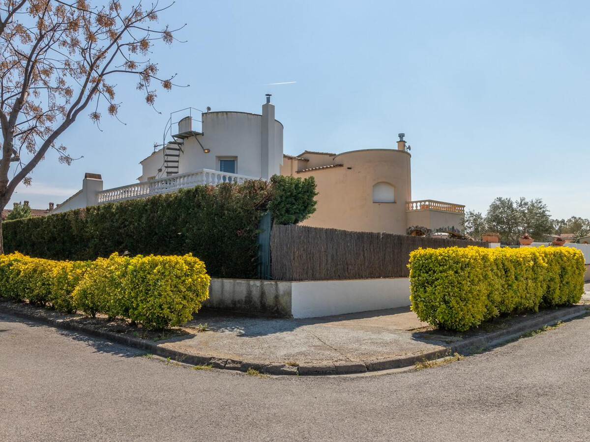 Villa 3 chambres avec piscine et solarium à Sant Pere Pescador - Photo 4