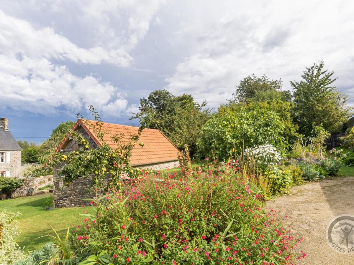 Gîte ancien presbytère à Jullouville, jardin et vélos - Photo 16