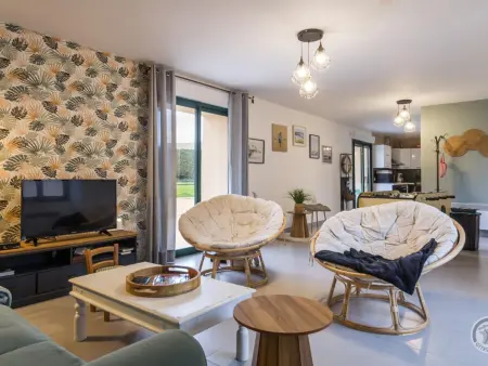 Location gite à Cérences, Grande maison familiale avec jardin et WiFi à Cérences