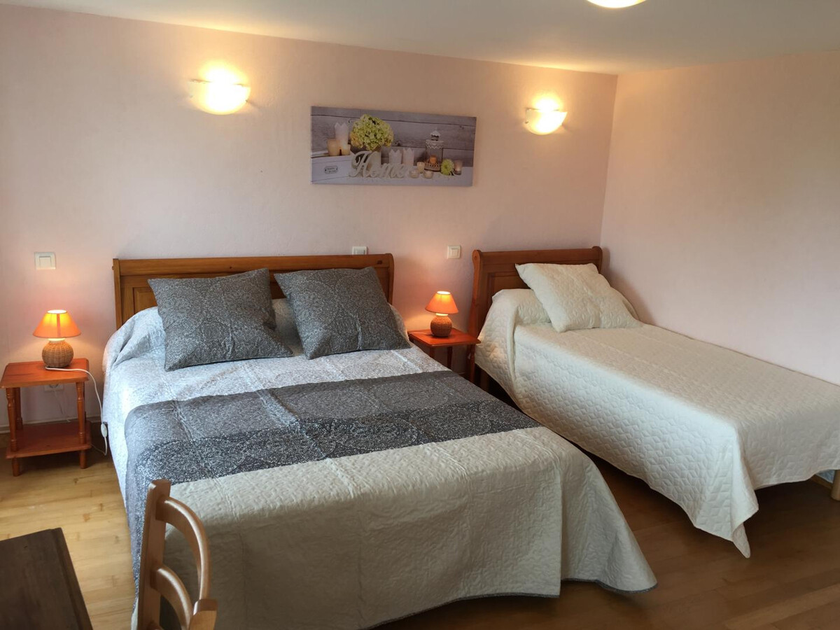 Deux gîtes communicants en ferme XVIIIe, 11 pers., cheminée - Photo 8