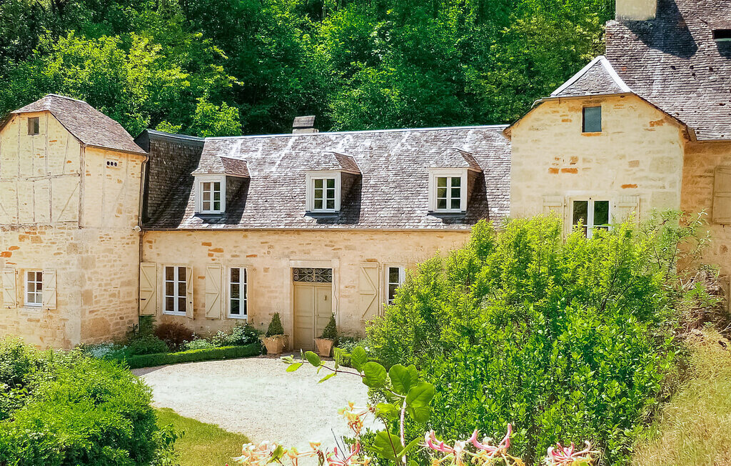 Maison de vacances du 19ème siècle avec piscine à Sarrazac - Photo 1