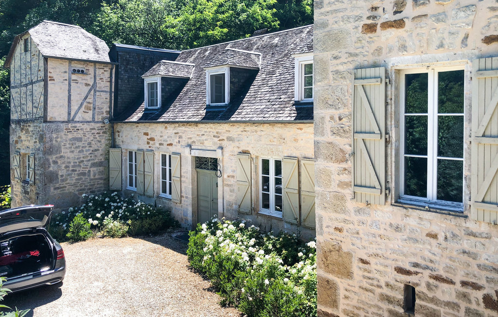 Maison 19ème siècle avec piscine à Sarrazac - Photo 2