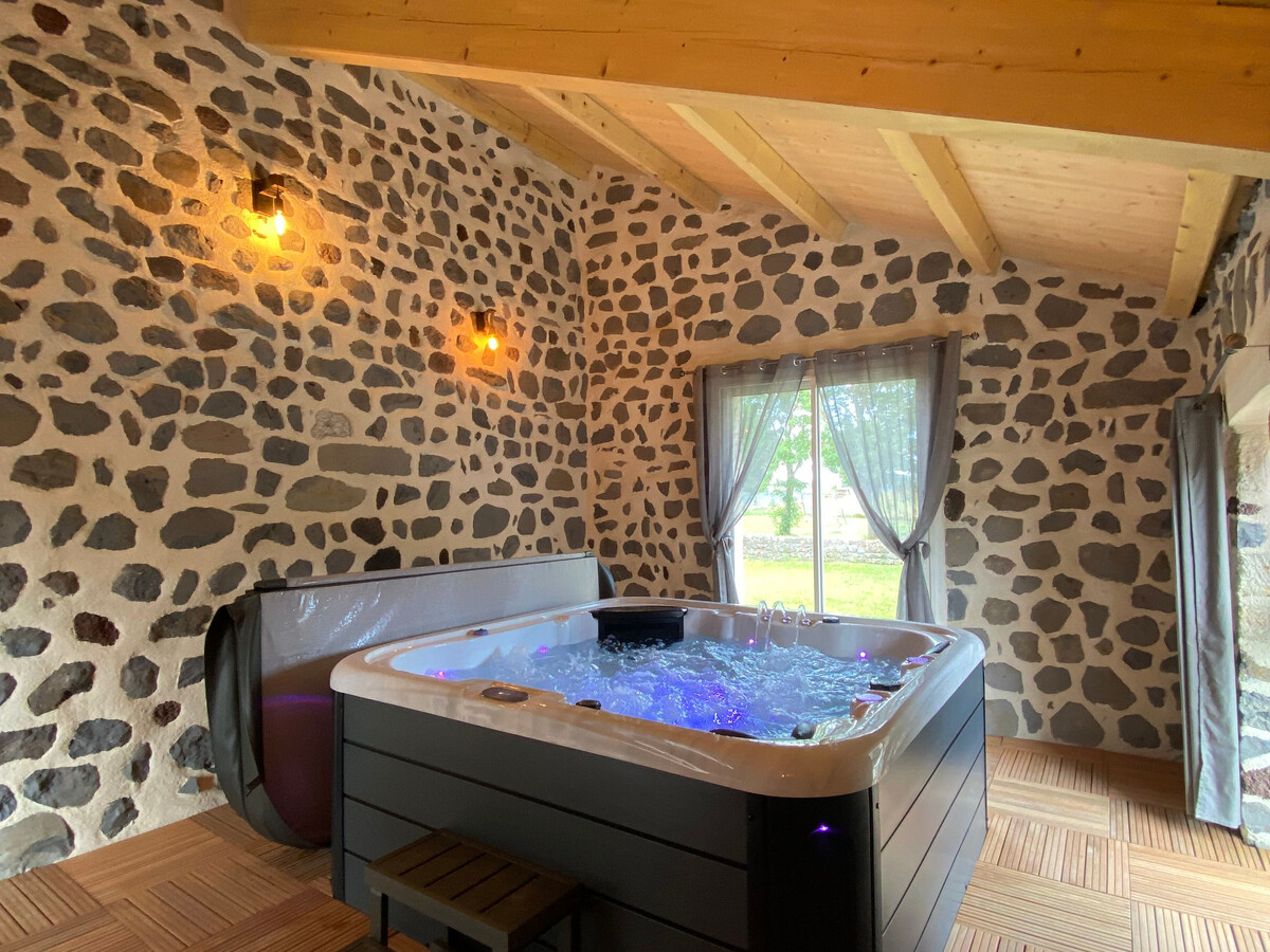 Gîte 8 pers. Arlempdes : ancienne ferme spa, 3 ha - Photo 3