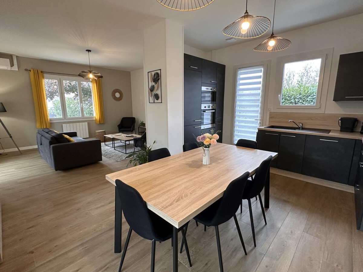 Gîte contemporain 4 pers. à Broût-Vernet, jardin arboré - Photo 2