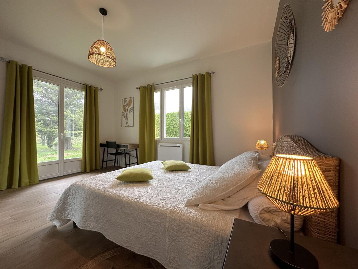 Gîte contemporain 4 pers. à Broût-Vernet, jardin arboré - Photo 3