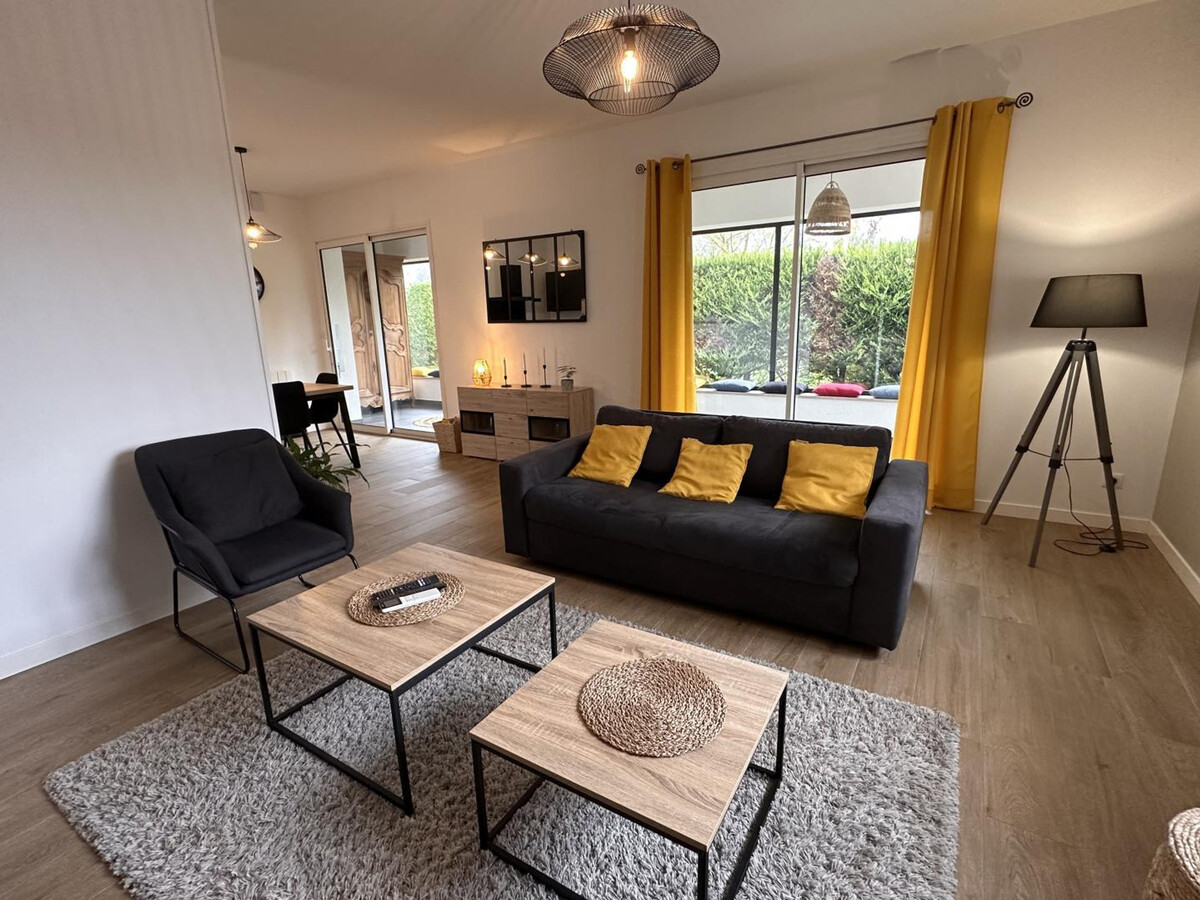 Gîte contemporain 4 pers. à Broût-Vernet, jardin arboré - Photo 6