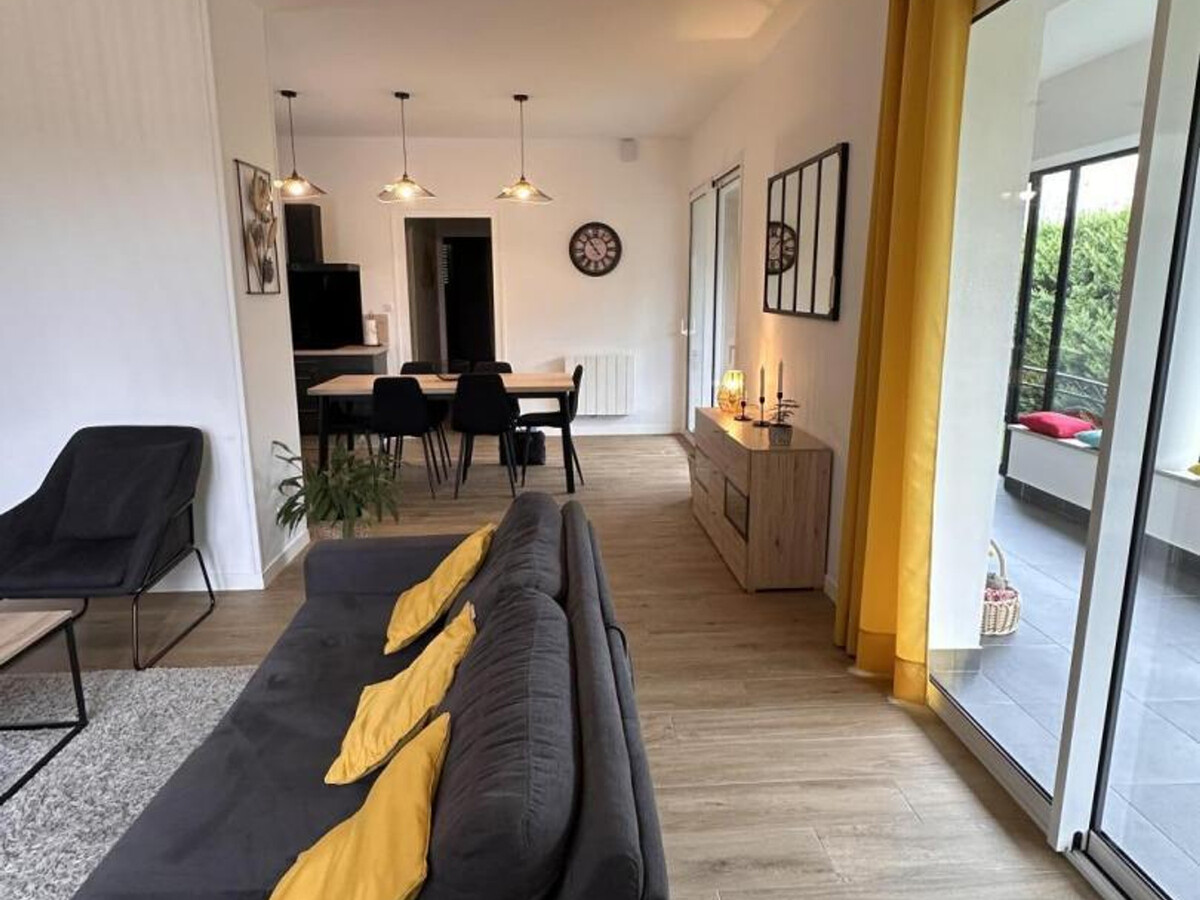 Gîte contemporain 4 pers. à Broût-Vernet, jardin arboré - Photo 7