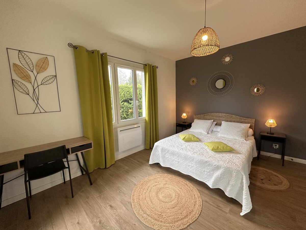 Gîte contemporain 4 pers. à Broût-Vernet, jardin arboré - Photo 10