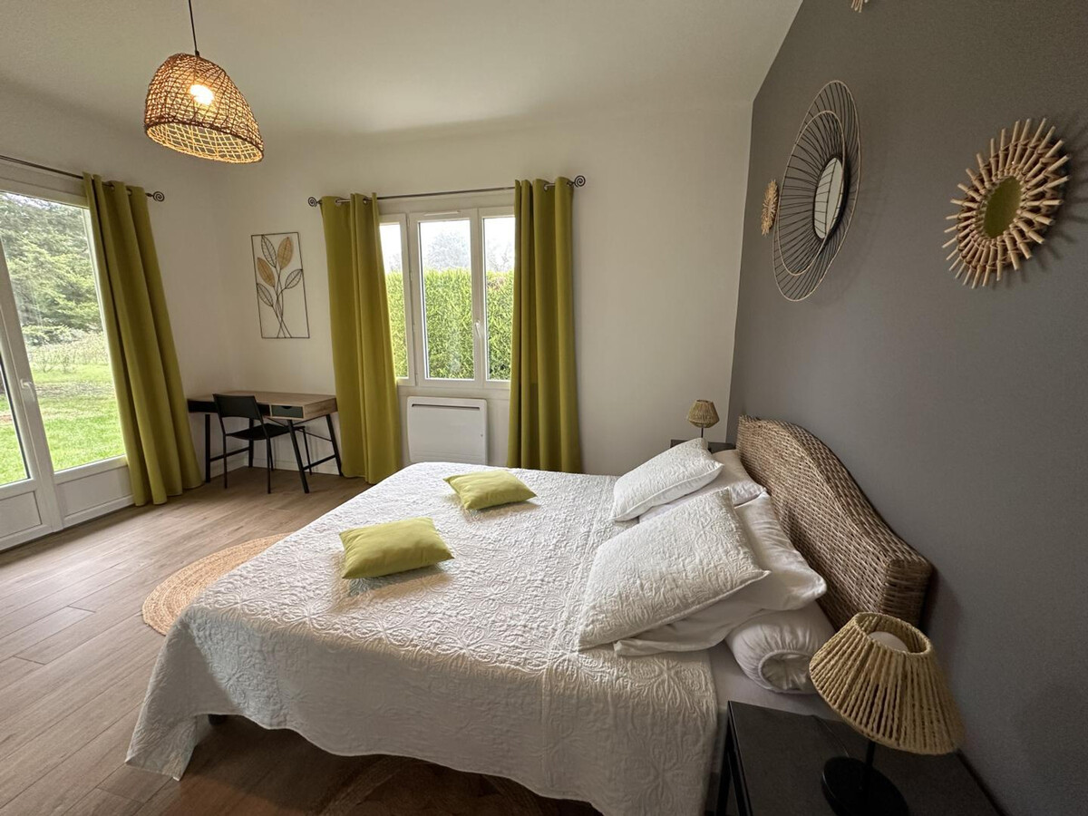 Gîte contemporain 4 pers. à Broût-Vernet, jardin arboré - Photo 11