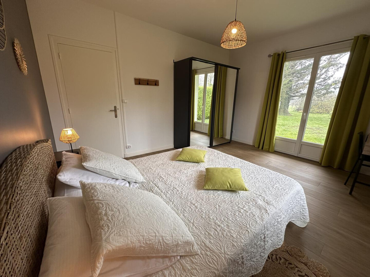 Gîte contemporain 4 pers. à Broût-Vernet, jardin arboré - Photo 12