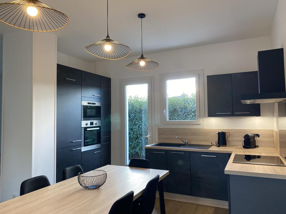 Gîte contemporain 4 pers. à Broût-Vernet, jardin arboré - Photo 14