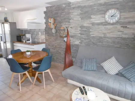 Maisonnette 2 pièces 34m² à 200m de la plage avec jardin clos, terrasse équipée et parking facile : photo 4