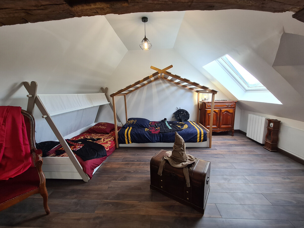 Gîte thème sorciers à Chitray, piscine et forêt - Photo 2