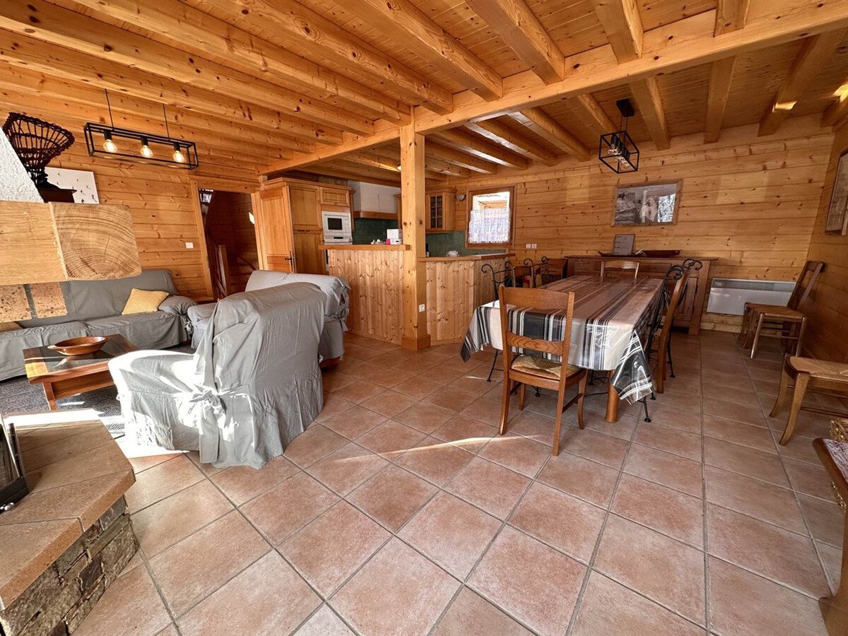 Chalet 165 m² aux Carroz, 4 ch., balcon sud panoramique - Photo 2