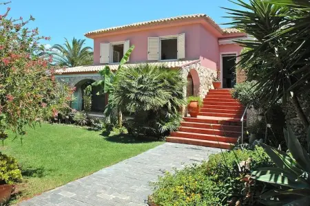 Villa Elonora, maison méditerranéenne avec piscine à Terrauzza : photo 2